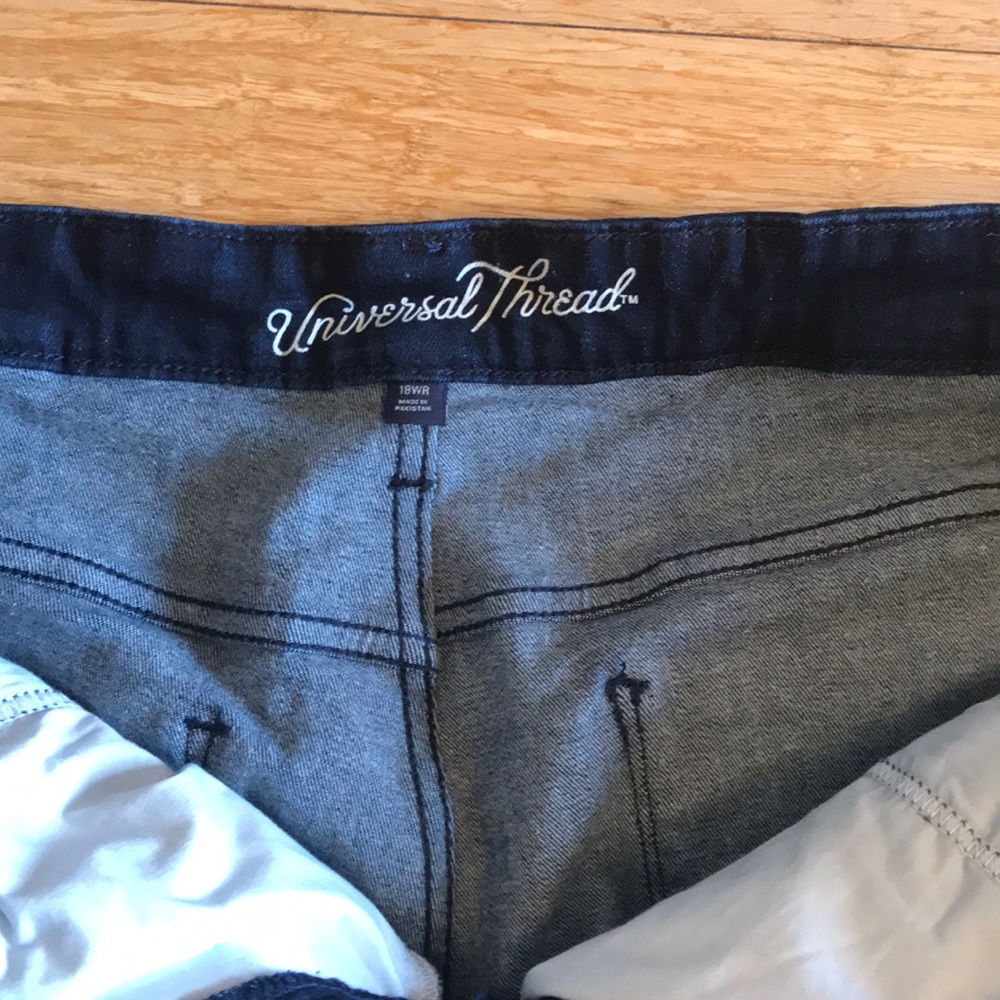 Universal Thread Jeans - Picture 3 of 4